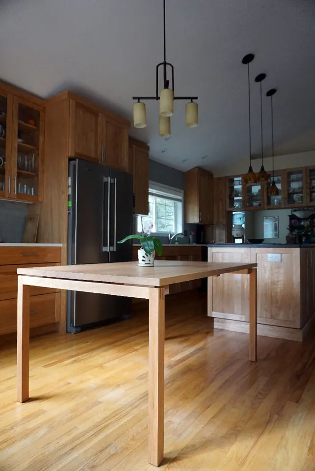 Dragonfly table joinery