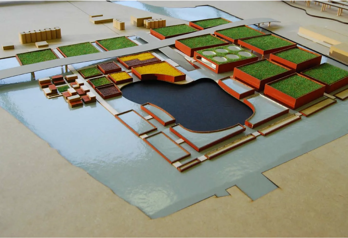 Physical model showing canals, buildings, and river edge